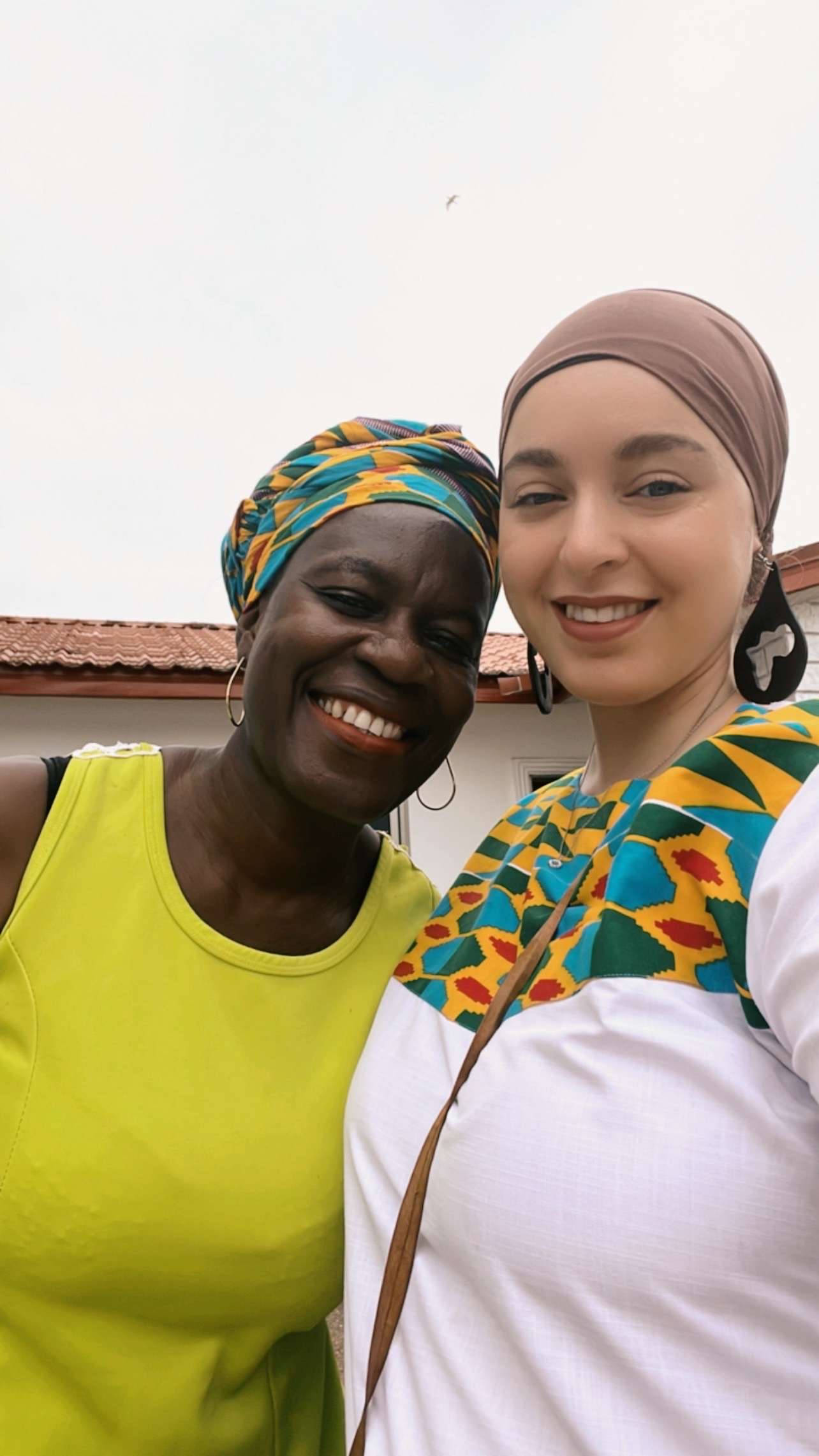 Bild på Aida och en syster från Kvinnokooperativet i Ghana